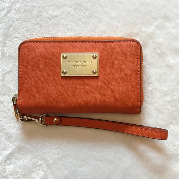 Michael Kors Handbags - Michael Kors Wristlet Wallet